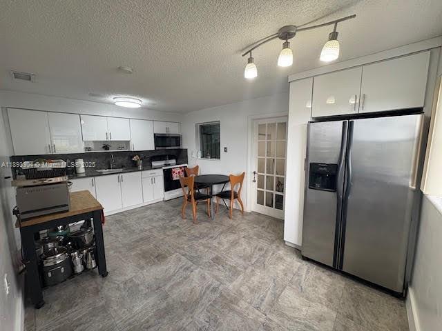 4 of 21 - 12510 W Golf Dr, Miami, FL