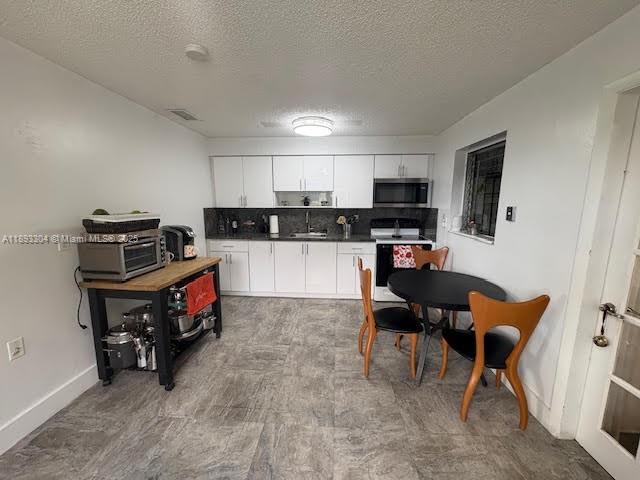 5 of 21 - 12510 W Golf Dr, Miami, FL