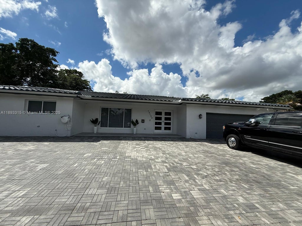19150 S Saint Andrews Dr, Hialeah
