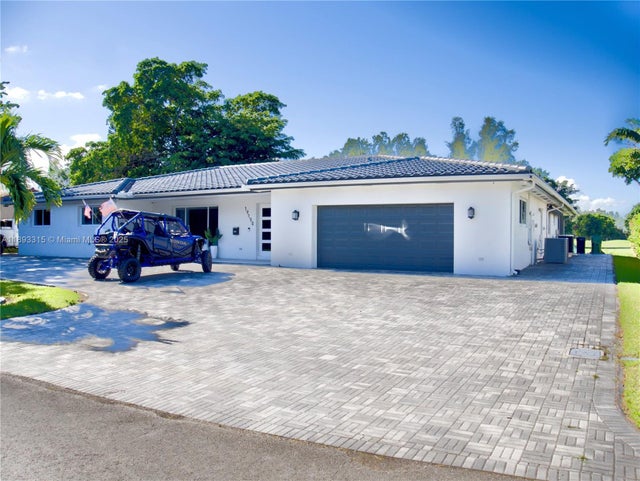 19150 S Saint Andrews Dr, Hialeah