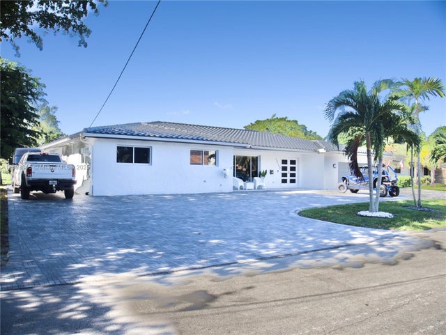 2 of 83 - 19150 S Saint Andrews Dr, Hialeah, FL