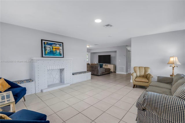 4 of 21 - 312 Nw 35th St, Oakland Park, FL