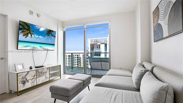 4 of 14 - 1600 Sw 1st Ave 810, Miami, FL