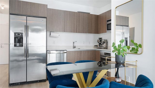 5 of 14 - 1600 Sw 1st Ave 810, Miami, FL