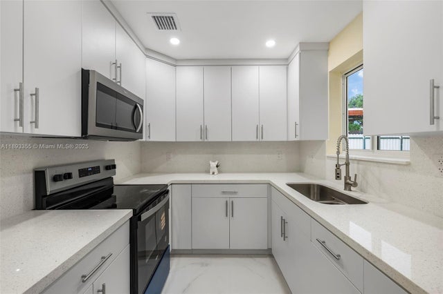 1 of 31 - 18931 Nw 44th Ave, Miami Gardens, FL