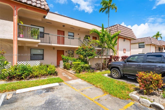 4 of 12 - 821 Ne 207th Ln 1-105, Miami, FL