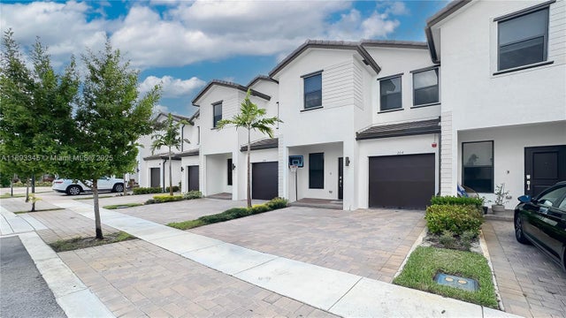 1 of 34 - 204 Sw 159th Pl, Pembroke Pines, FL