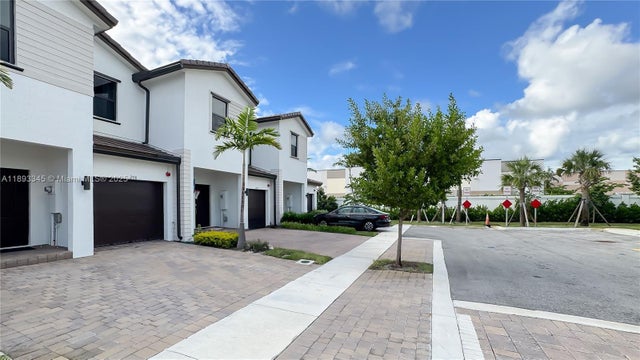 2 of 34 - 204 Sw 159th Pl, Pembroke Pines, FL