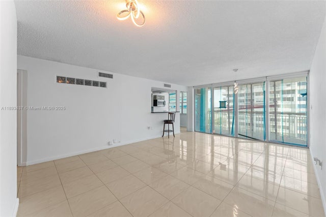 3 of 28 - 18061 Biscayne 1701, Aventura, FL