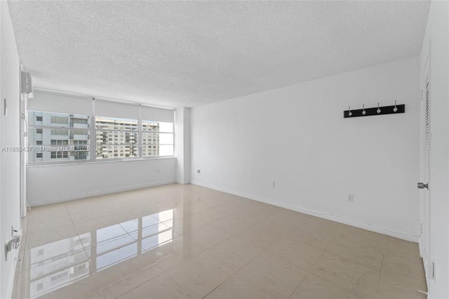 4 of 28 - 18061 Biscayne 1701, Aventura, FL