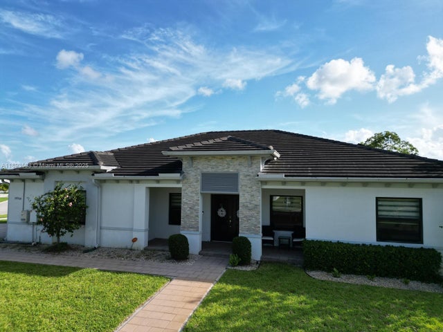 1 of 39 - 18964 Sw 135th Ave, Miami, FL