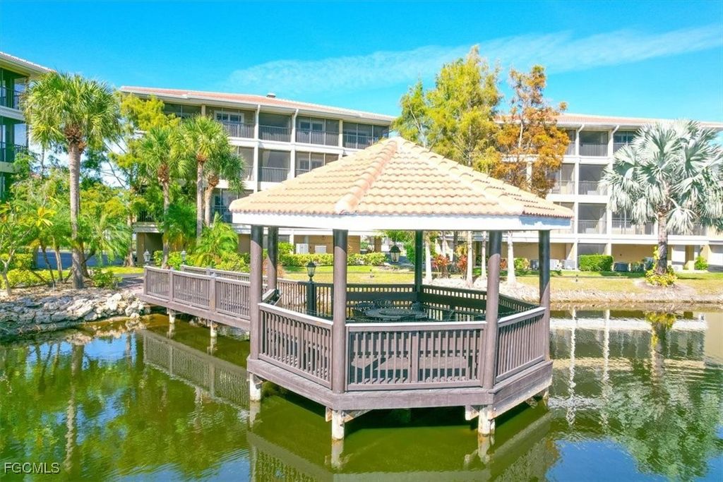 10060 Lake Cove Dr 202, FORT MYERS