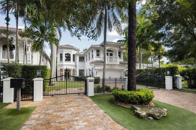 1 of 40 - 4065 Battersea Rd, Coconut Grove, FL