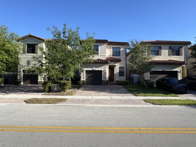 2 of 18 - 4849 Nw 57th Ct, Tamarac, FL