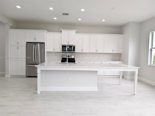 2 of 39 - 5488 Liberty Ln, Westlake, FL