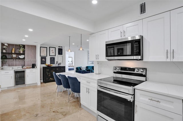 4 of 34 - 5225 Collins Ave 1411, Miami Beach, FL