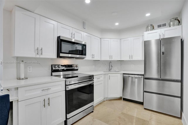 5 of 34 - 5225 Collins Ave 1411, Miami Beach, FL