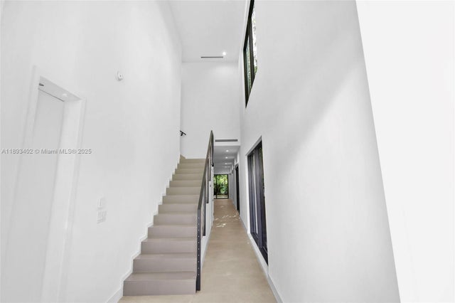 4 of 36 - 3063 Elizabeth St, Miami, FL