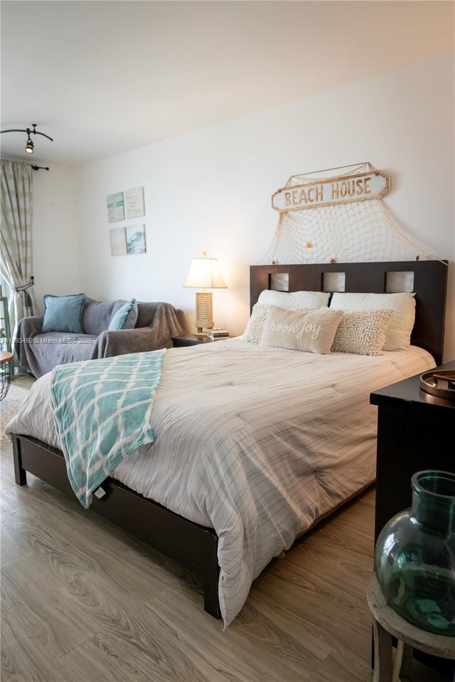 5 of 48 - 19201 Collins Ave 720, Sunny Isles Beach, FL
