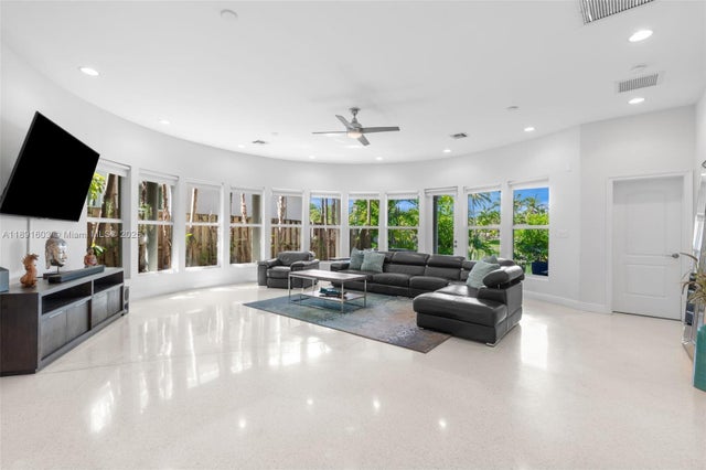 4 of 40 - 1609 Ne 20th Ave, Fort Lauderdale, FL