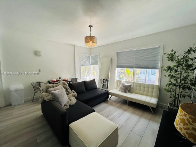 5 of 9 - 3710 Collins Ave N-200, Miami Beach, FL