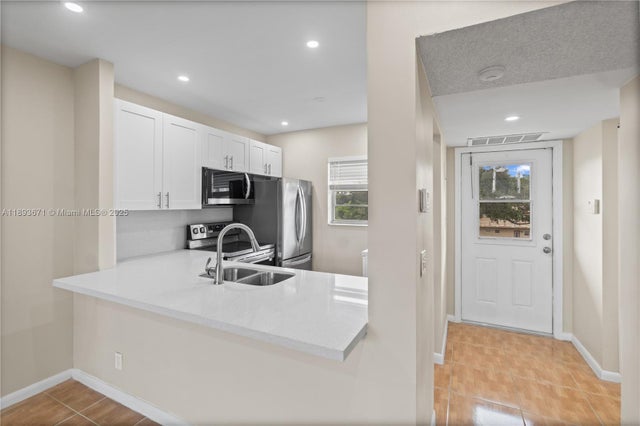 4 of 19 - 3405 Nw 48th Ave 610, Lauderdale Lakes, FL
