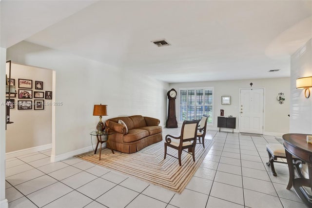 5 of 60 - 6001 Sw 94th Pl, Miami, FL