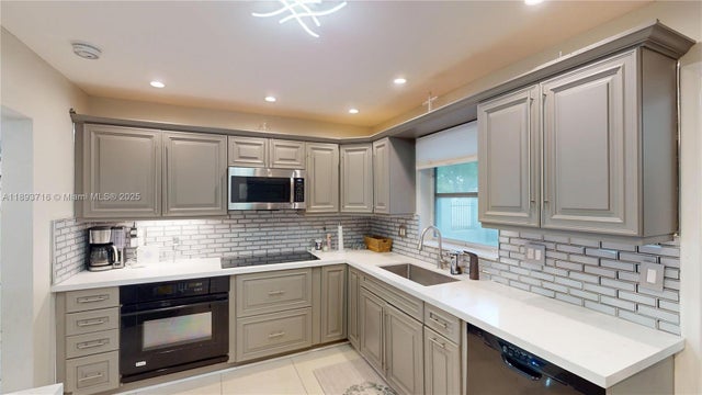 3 of 13 - 2121 Ne 62nd St, Fort Lauderdale, FL