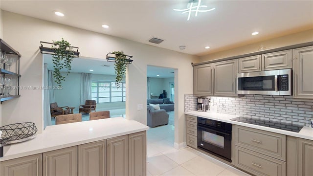 4 of 13 - 2121 Ne 62nd St, Fort Lauderdale, FL
