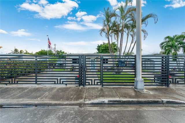 1 of 26 - 940 E 21st St, Hialeah, FL