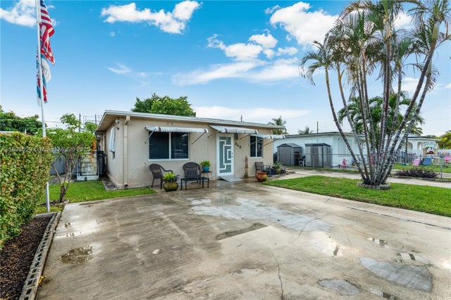 3 of 26 - 940 E 21st St, Hialeah, FL