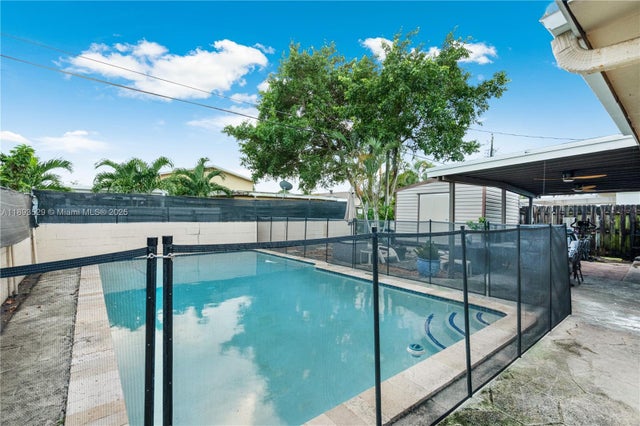 5 of 26 - 940 E 21st St, Hialeah, FL