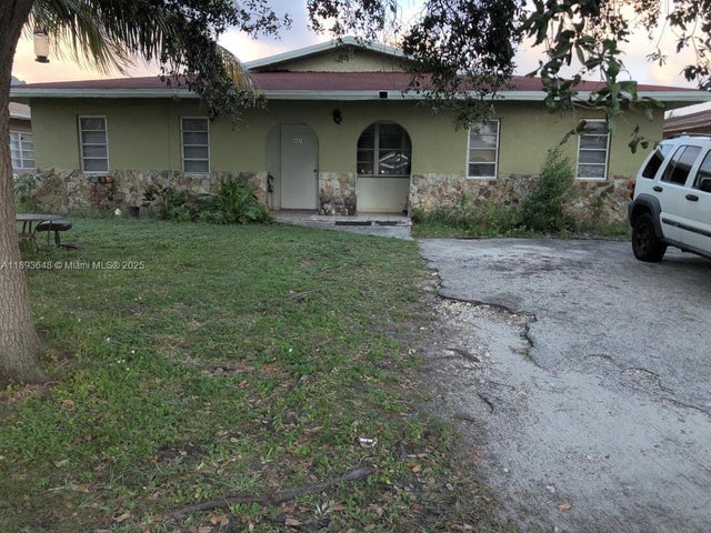 1 of 11 - 4610 Sw 43rd Ter, Dania Beach, FL