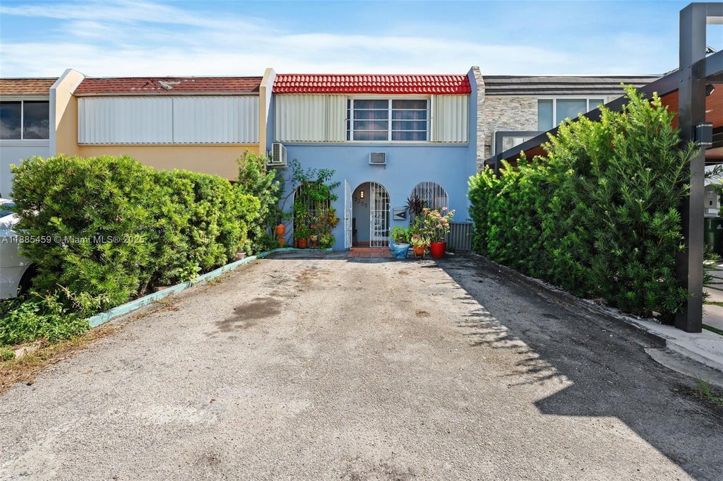 7255 W 2nd Way, Hialeah