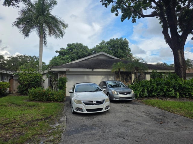 1 of 3 - 106 Kensington Rd, Hollywood, FL