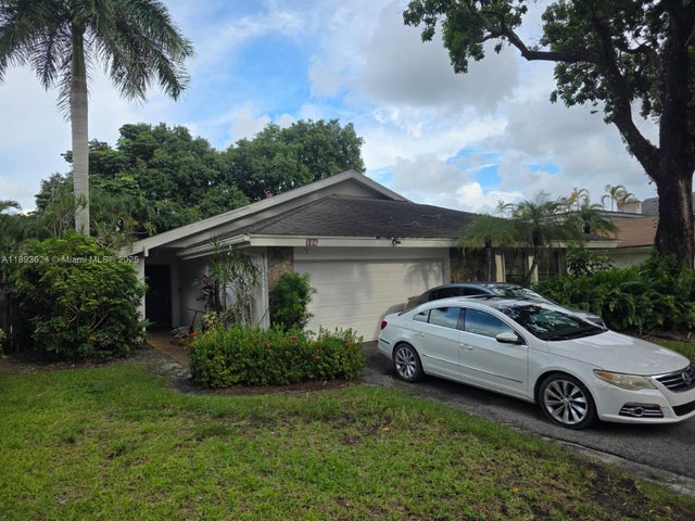 2 of 3 - 106 Kensington Rd, Hollywood, FL