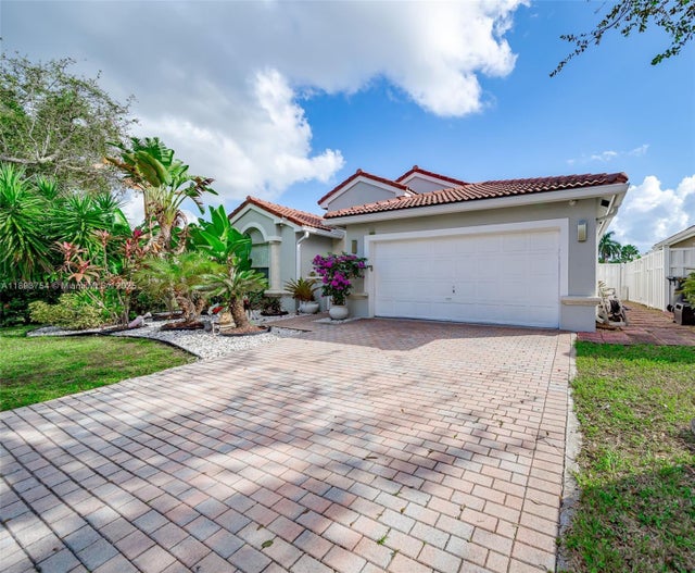 2 of 25 - 5032 Sw 34th Ter, Hollywood, FL
