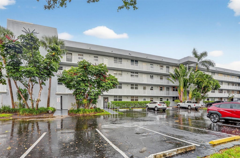 106 Royal Park Dr 4c, Oakland Park