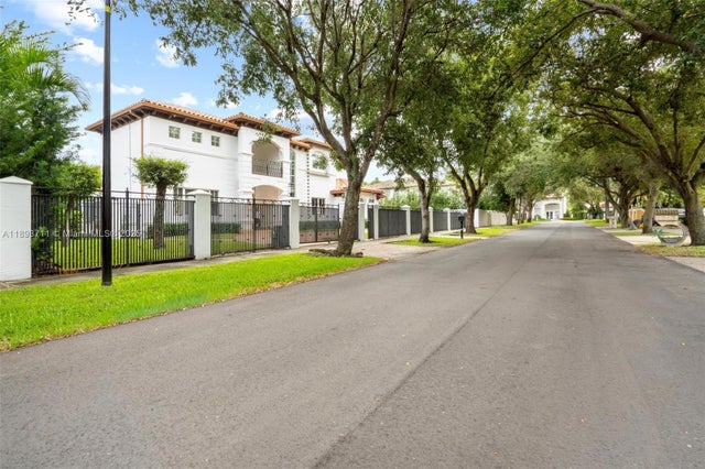 2 of 53 - 16763 Nw 77th Path, Miami Lakes, FL