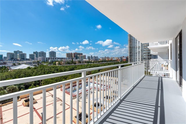 4 of 14 - 210 174th St 807, Sunny Isles Beach, FL