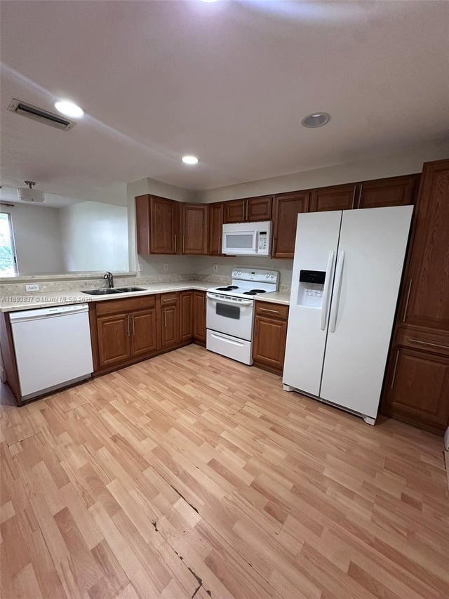 4 of 26 - 1350 Sorrento Dr, Weston, FL