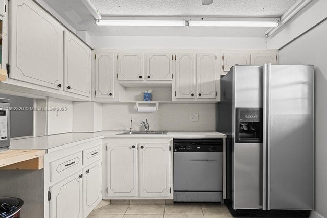 2 of 36 - 351 Cambridge Rd 208, Hollywood, FL