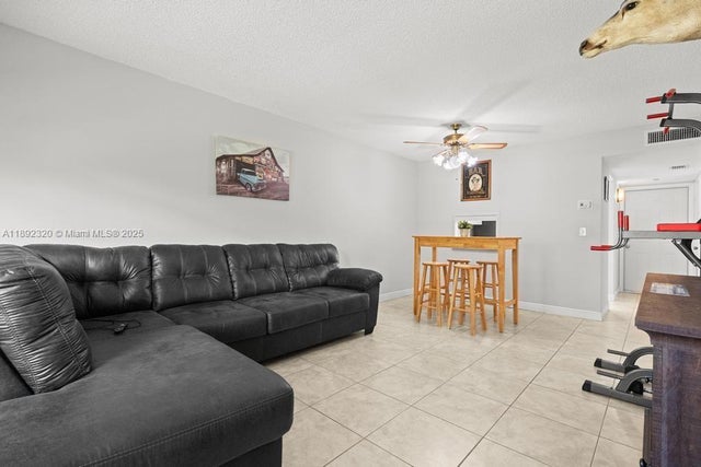 3 of 36 - 351 Cambridge Rd 208, Hollywood, FL