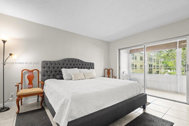 4 of 36 - 351 Cambridge Rd 208, Hollywood, FL