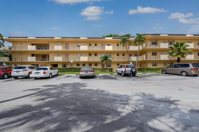 5 of 36 - 351 Cambridge Rd 208, Hollywood, FL