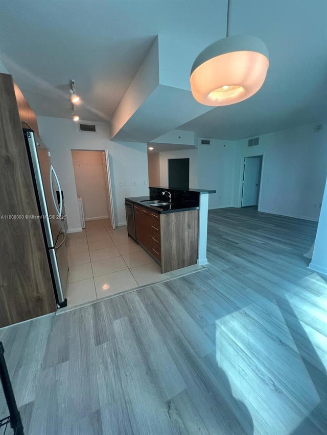 2 of 12 - 244 Biscayne Blvd 608, Miami, FL