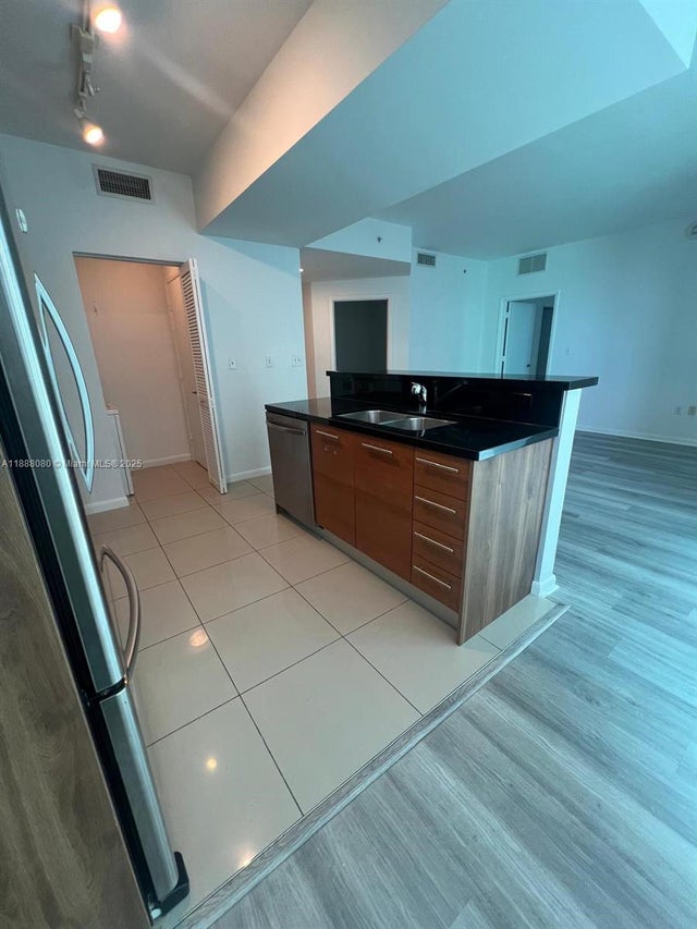 4 of 12 - 244 Biscayne Blvd 608, Miami, FL
