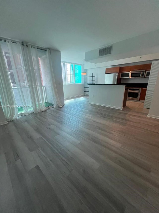 5 of 12 - 244 Biscayne Blvd 608, Miami, FL