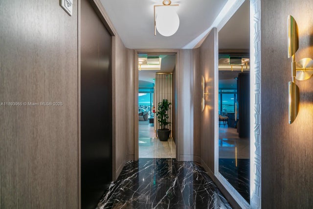 1 of 16 - 300 N Biscayne Blvd 7803, Miami, FL