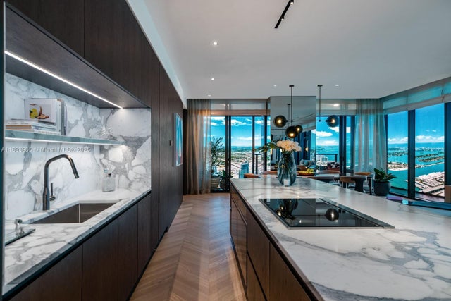 3 of 16 - 300 N Biscayne Blvd 7803, Miami, FL